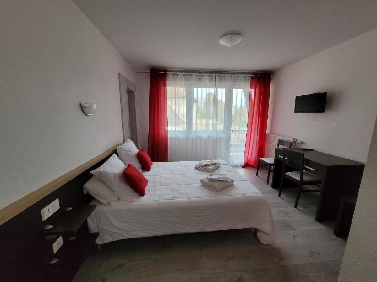 La Croix Blanche Hotel Beaurepaire-en-Bresse Room photo